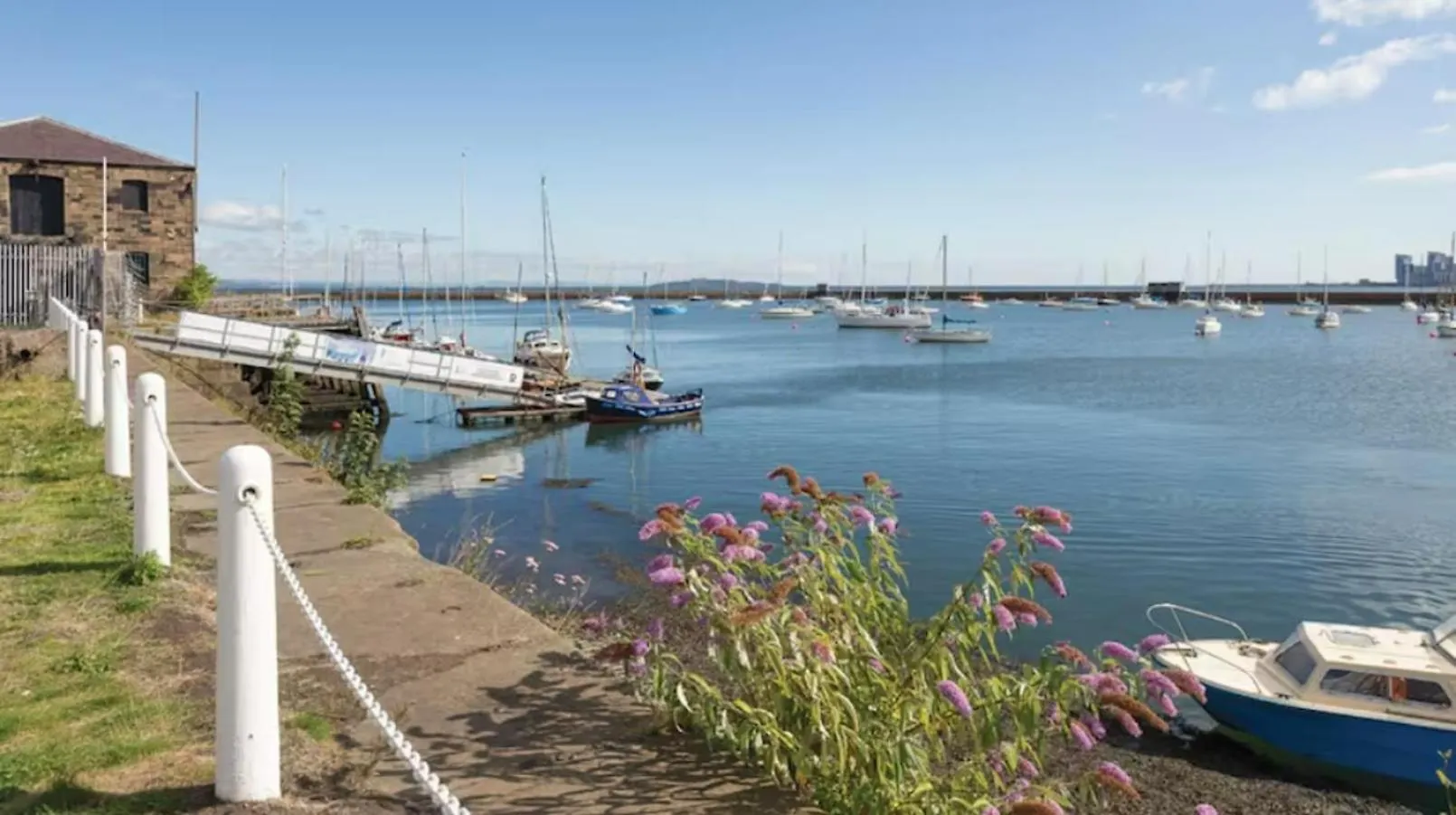 Casa de Férias Lovely Sea Rooms, Easy Access To Centre & Airport Edimburgo